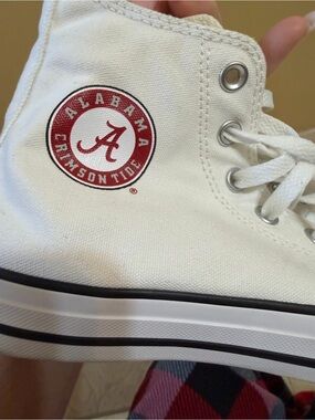 University of Alabama Crimson Tide White High-Top Converse Sneakers 7.5 - Flaw